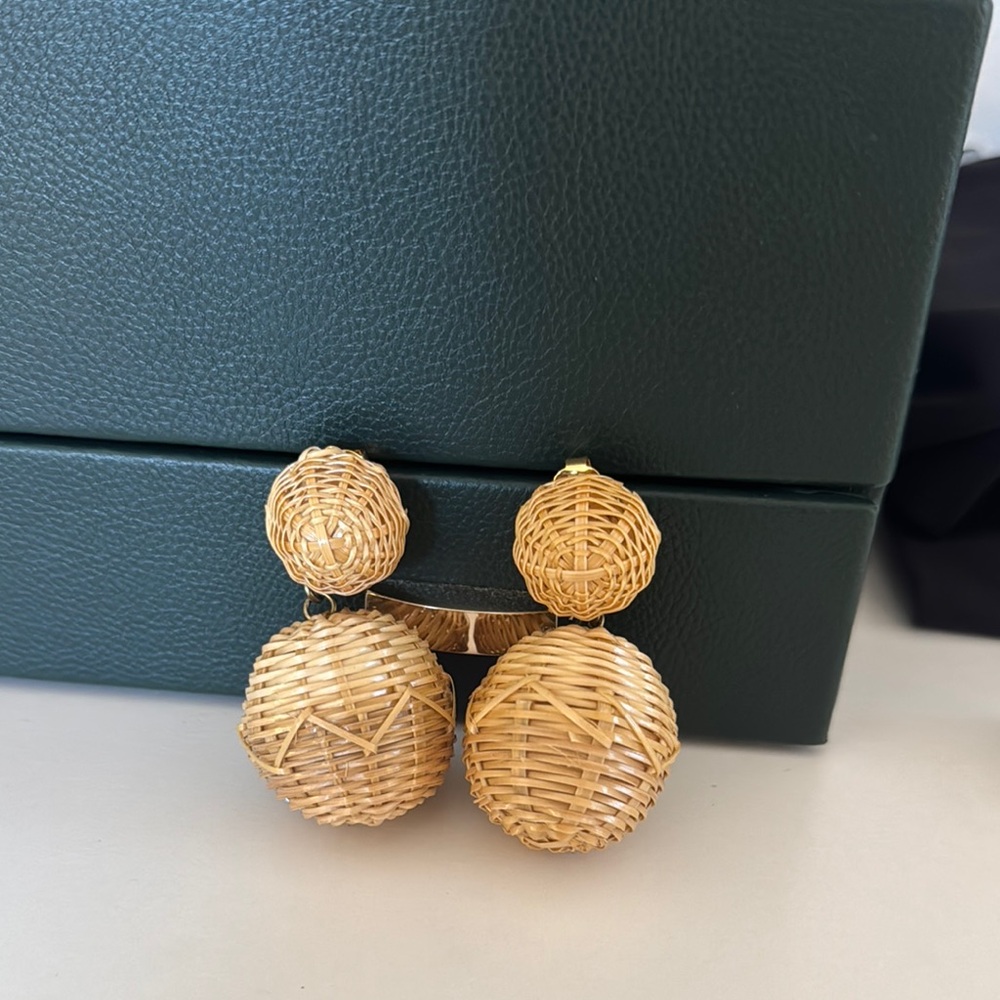 Elegant Woven Earrings in cream